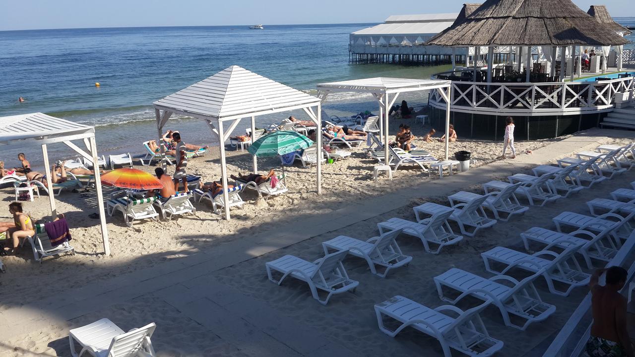 U Samogo Moria Lägenhet Odessa Exteriör bild