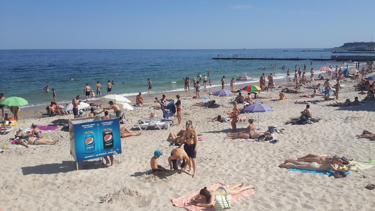 U Samogo Moria Lägenhet Odessa Exteriör bild